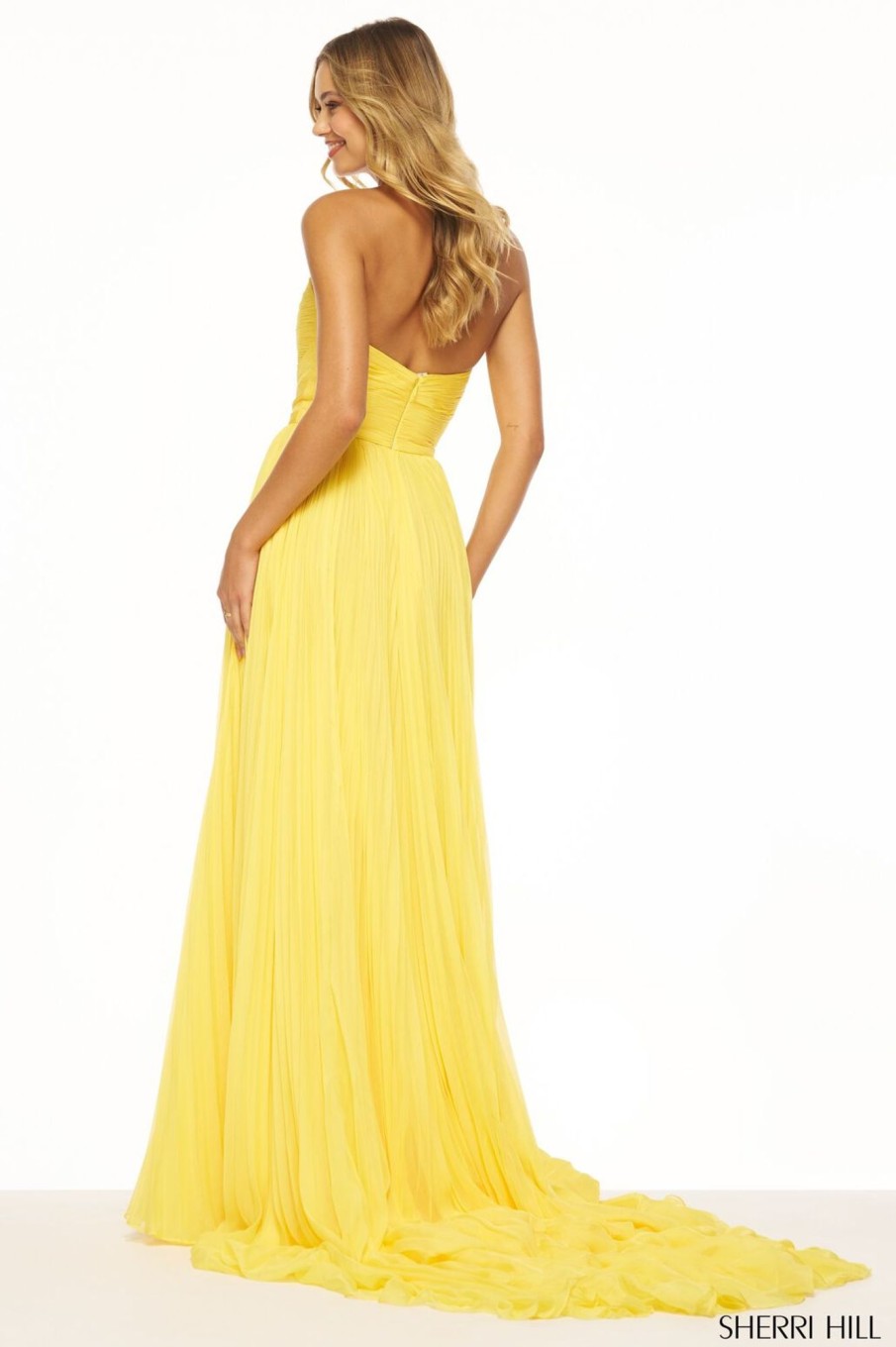 #56372 | Sherri Hill Home Online